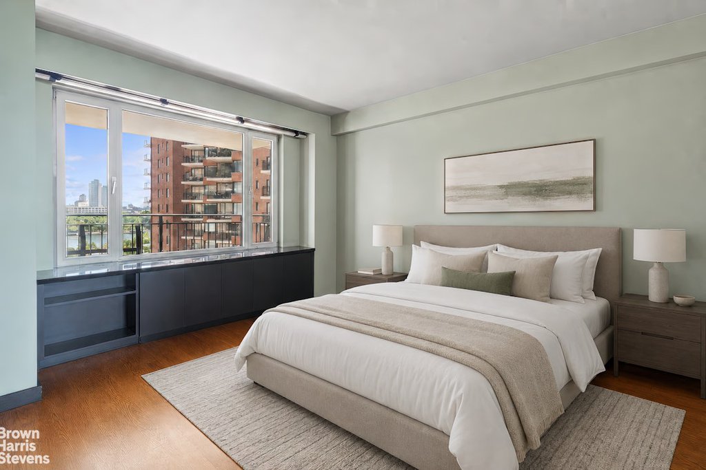 60 Sutton Place South, Unit 8JN photo 3