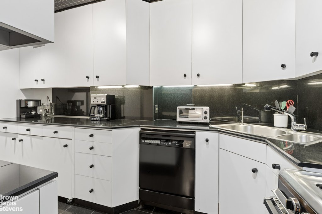 60 Sutton Place South, Unit 8JN photo 9