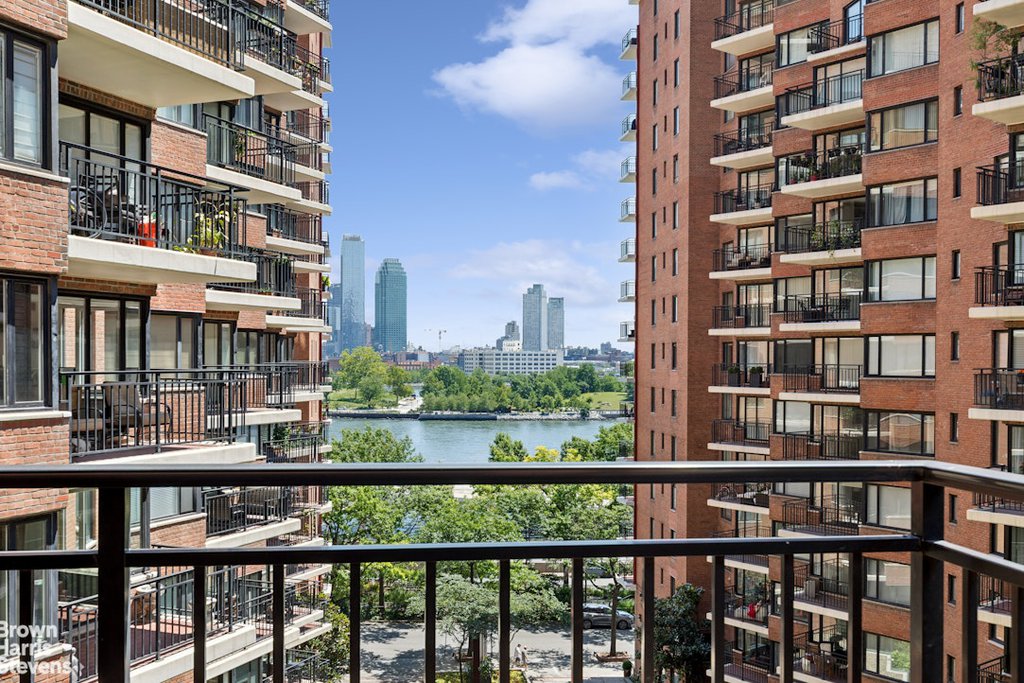 60 Sutton Place South, Unit 8JN photo 10