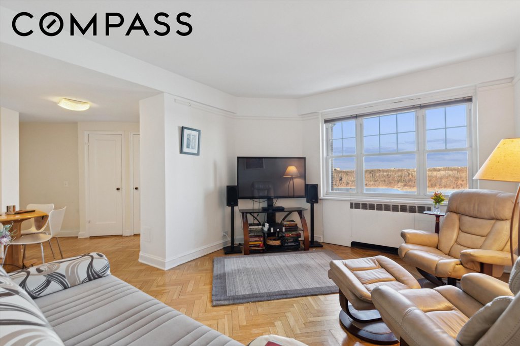 180 Cabrini Boulevard, Unit 90