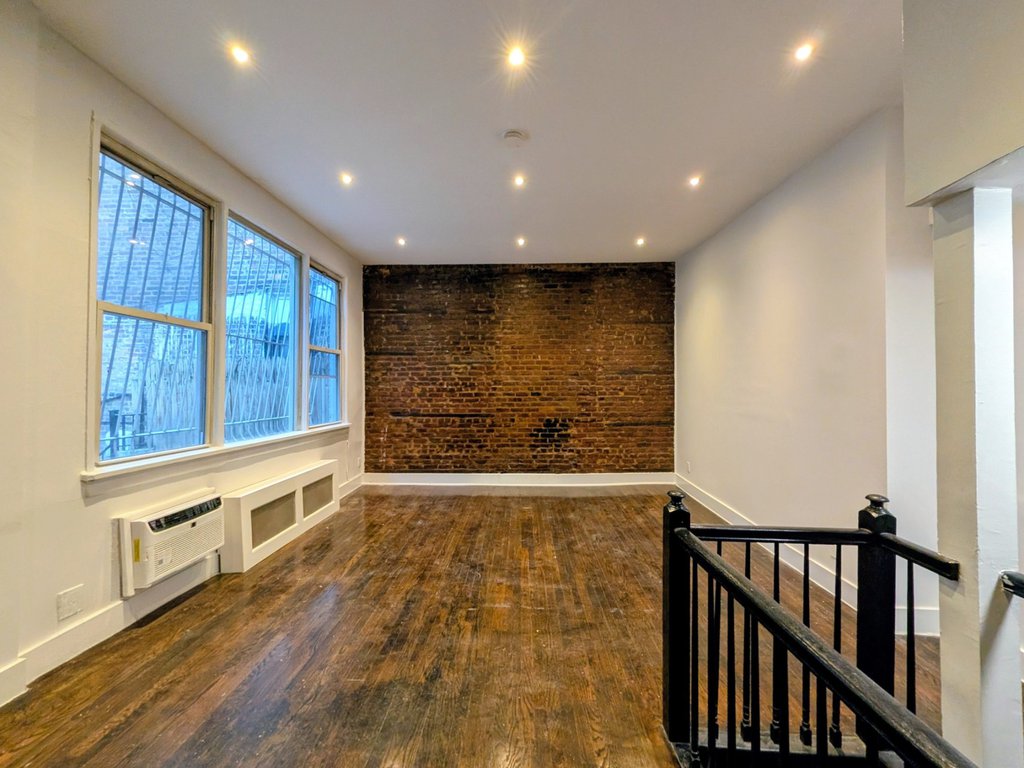339 West 19th Street, Unit C photo 3