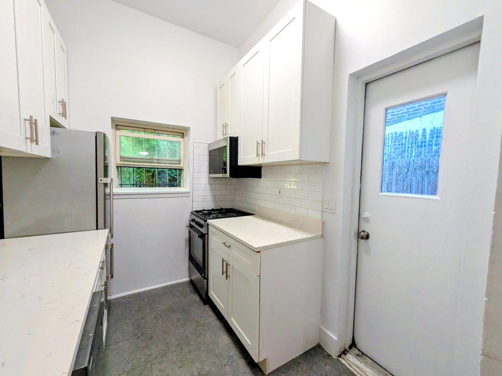 339 West 19th Street, Unit C photo 5