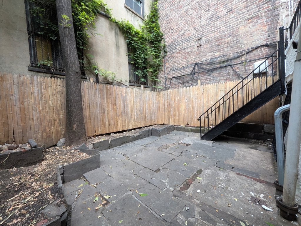 339 West 19th Street, Unit C photo 17