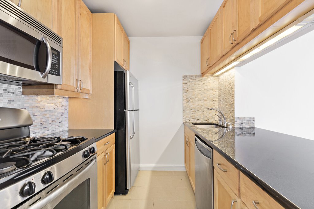 377 Rector Place, Unit 17F photo 3