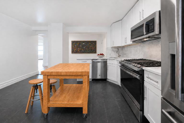 98 Riverside Drive, Unit 14C photo 5