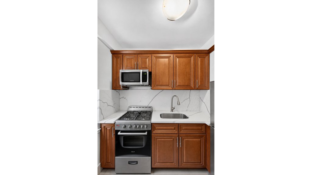 405 East 63rd Street, Unit 2B photo 3