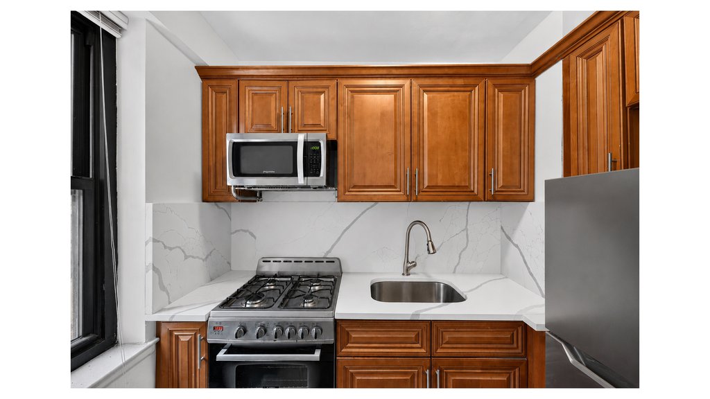 405 East 63rd Street, Unit 2B photo 4