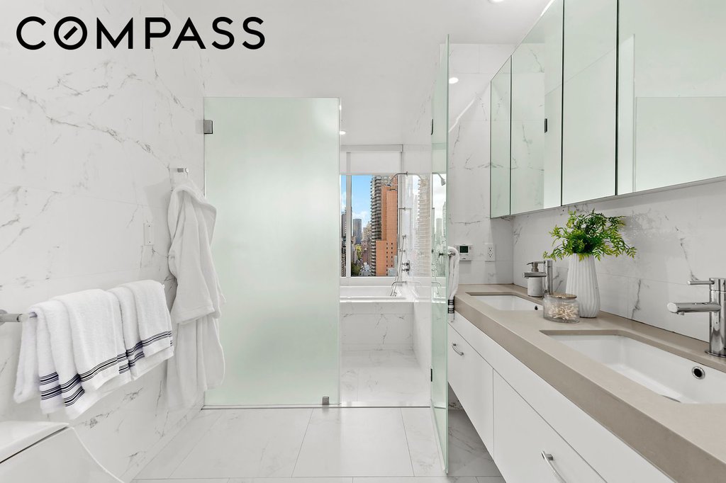 301 East 61st Street, Unit 16A photo 9