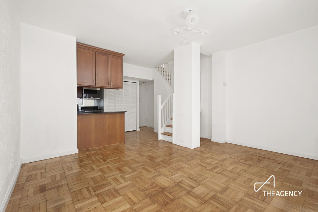 425 East 78th Street, Unit 1B photo 2