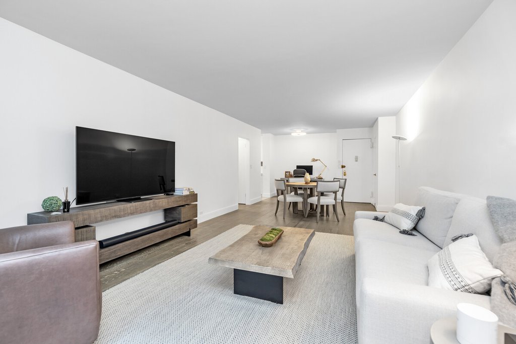 77 West 55th Street, Unit 2HH photo 2