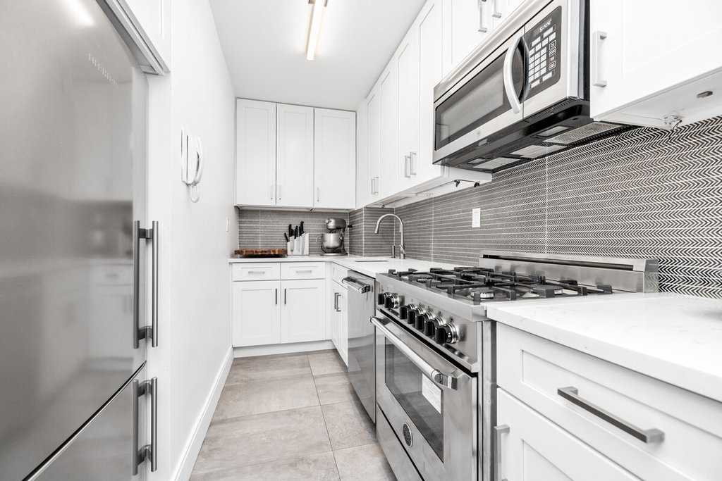 77 West 55th Street, Unit 2HH photo 3