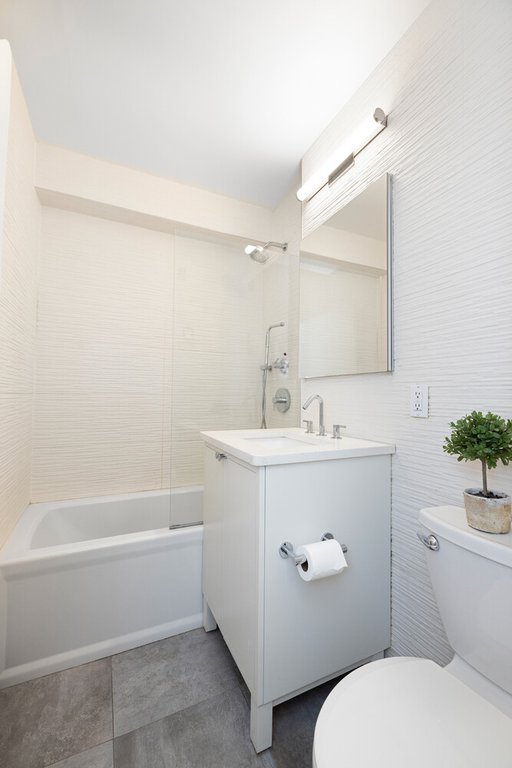 77 West 55th Street, Unit 2HH photo 6