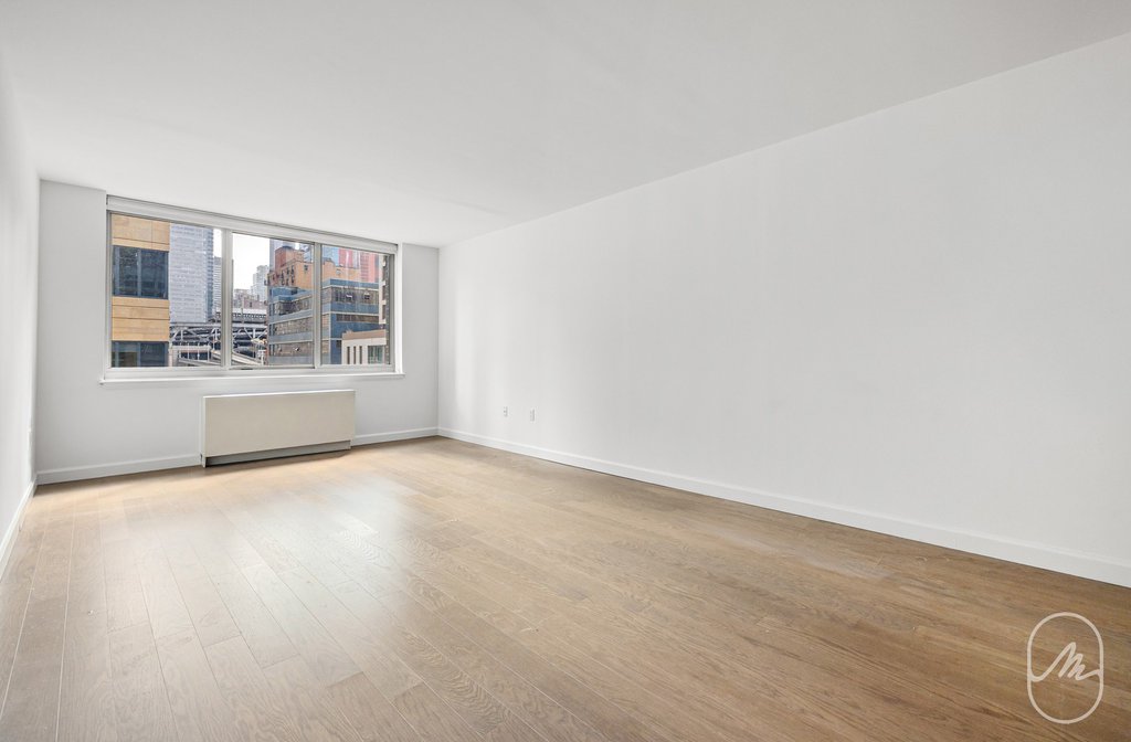 561 Tenth Avenue, Unit 5G photo 3