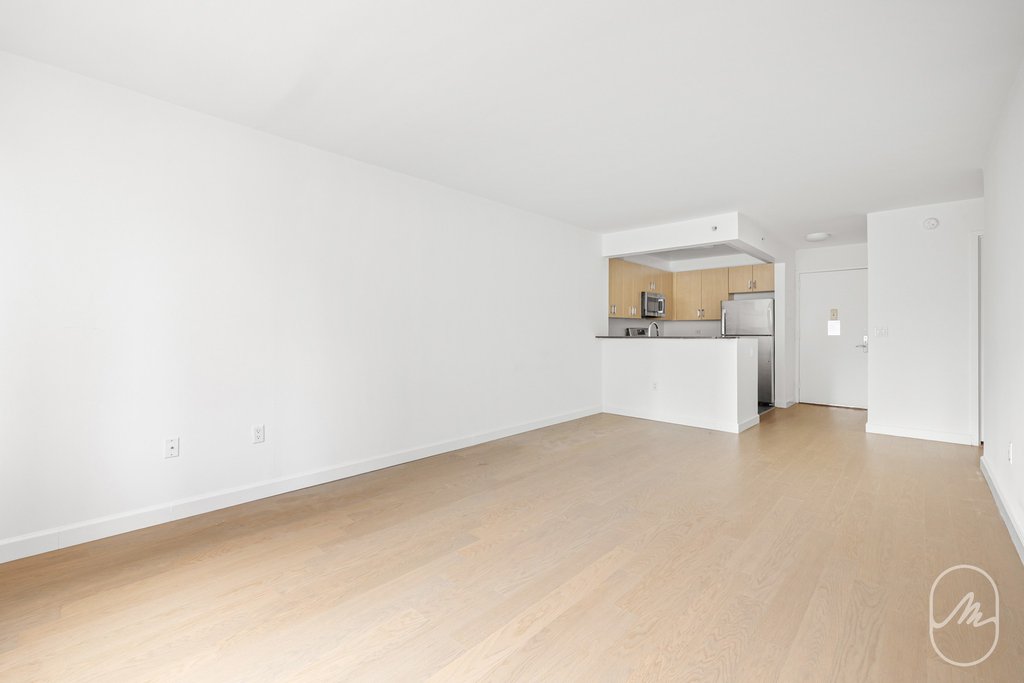 561 Tenth Avenue, Unit 5G photo 4