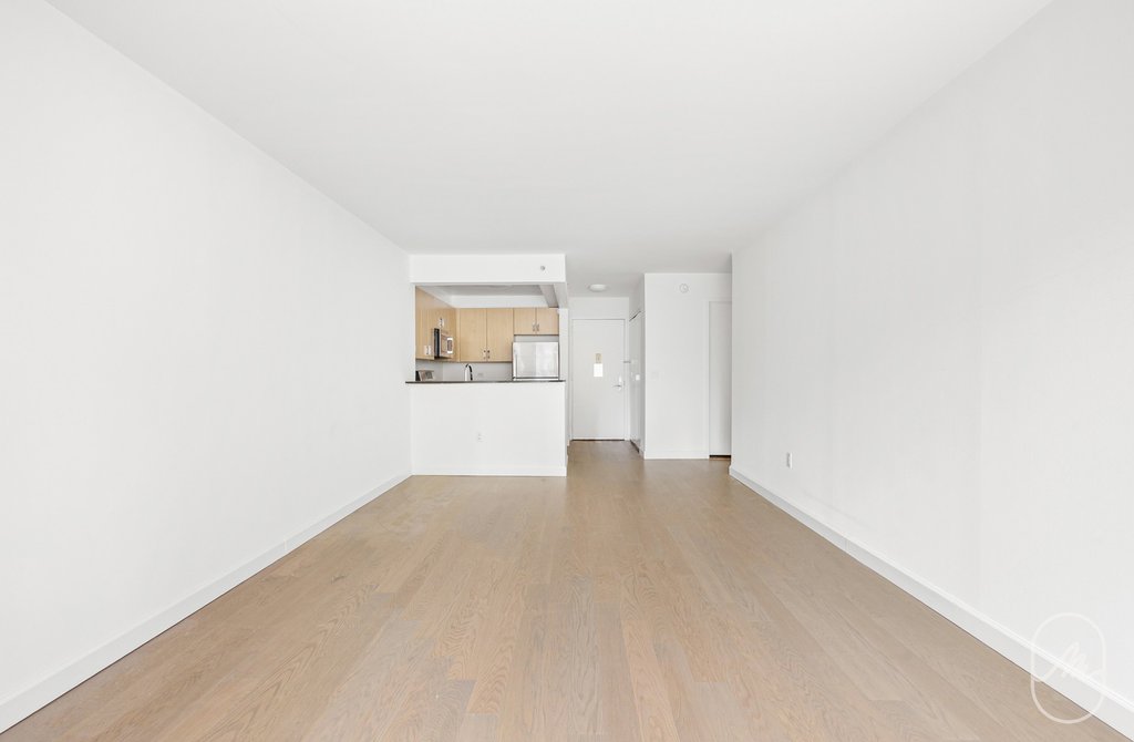 561 Tenth Avenue, Unit 5G photo 6