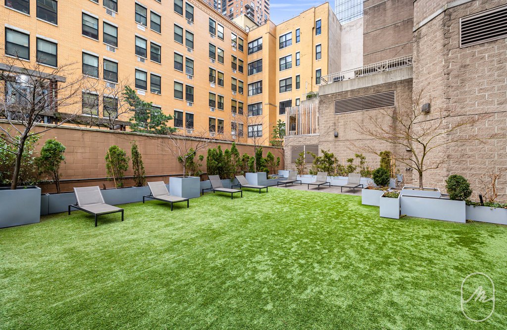 561 Tenth Avenue, Unit 5G photo 9
