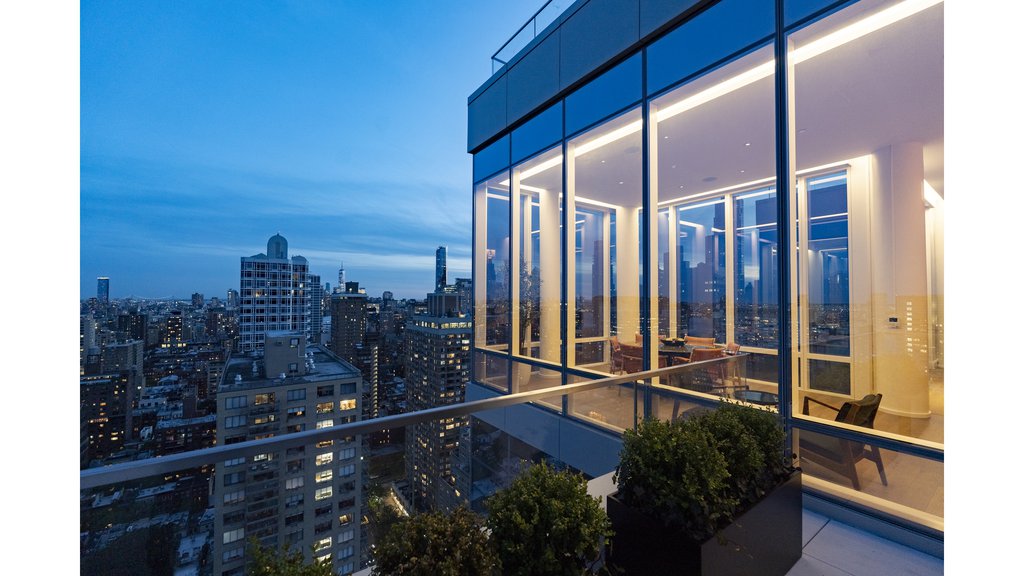 501 Third Avenue, Unit 21A photo 11