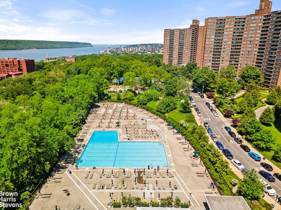 5900 Arlington Avenue, Unit 4G photo 13