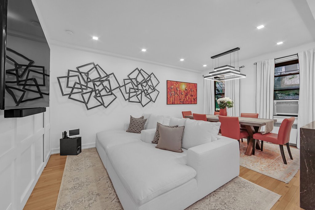 251 Seaman Avenue, Unit 2D/3D photo 2