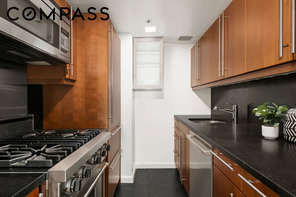 305 Second Avenue, Unit 709 photo 3