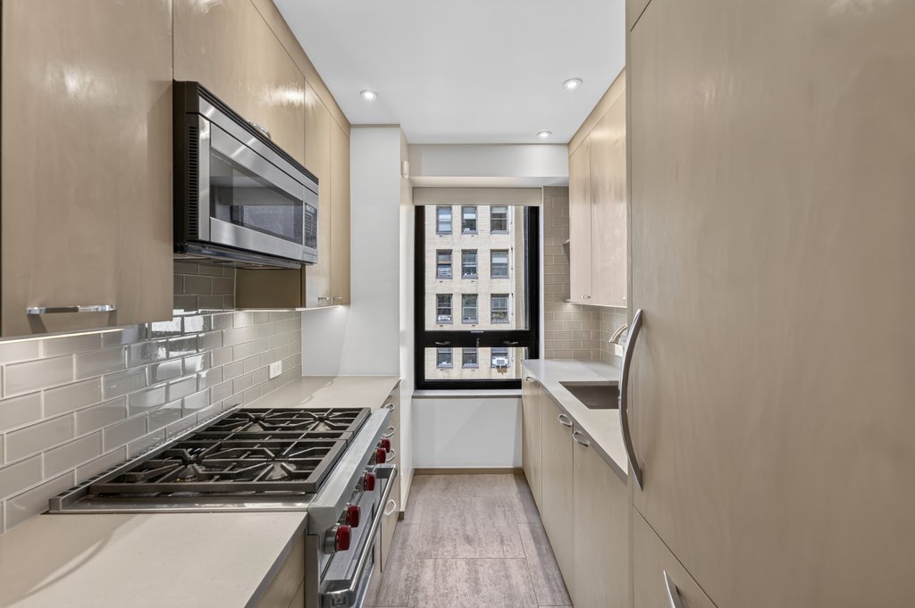 415 East 54th Street, Unit 10C photo 4