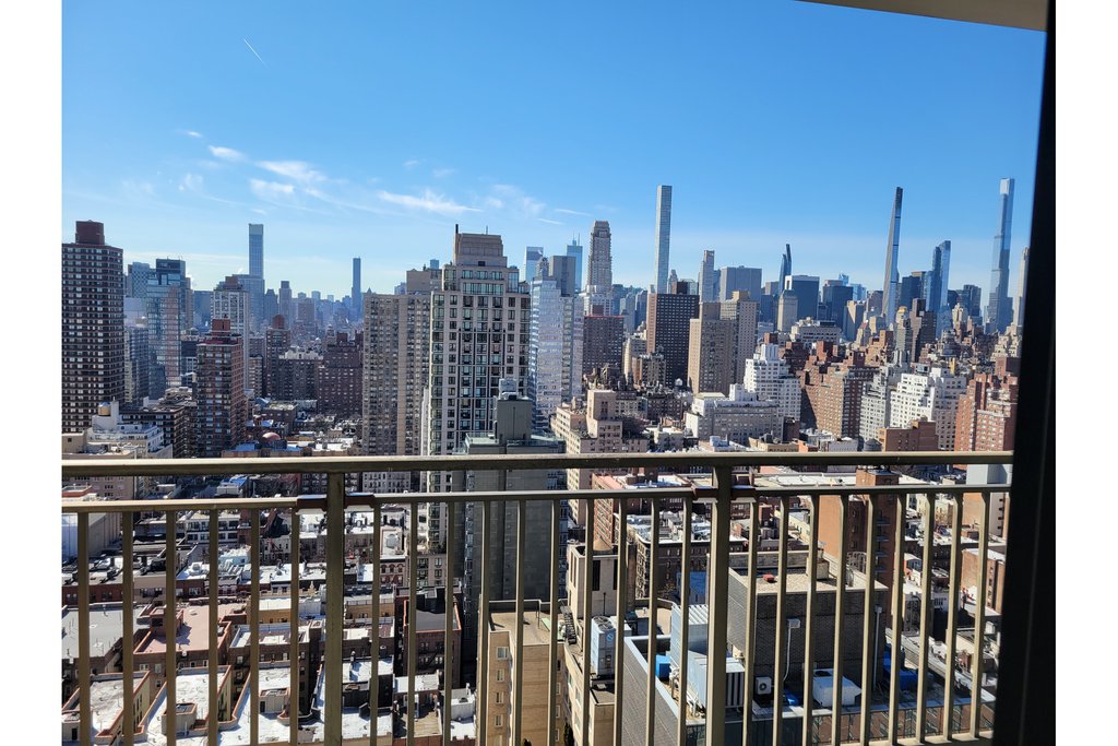 301 East 79th Street, Unit 32N photo 4