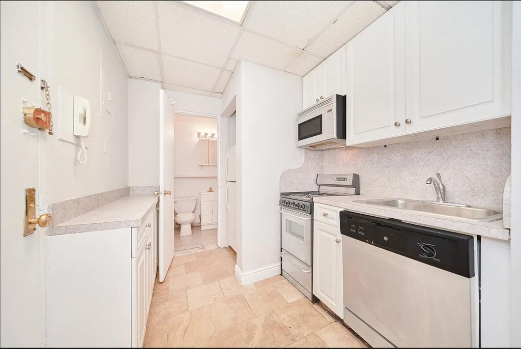331 West 43rd Street, Unit 4A photo 2