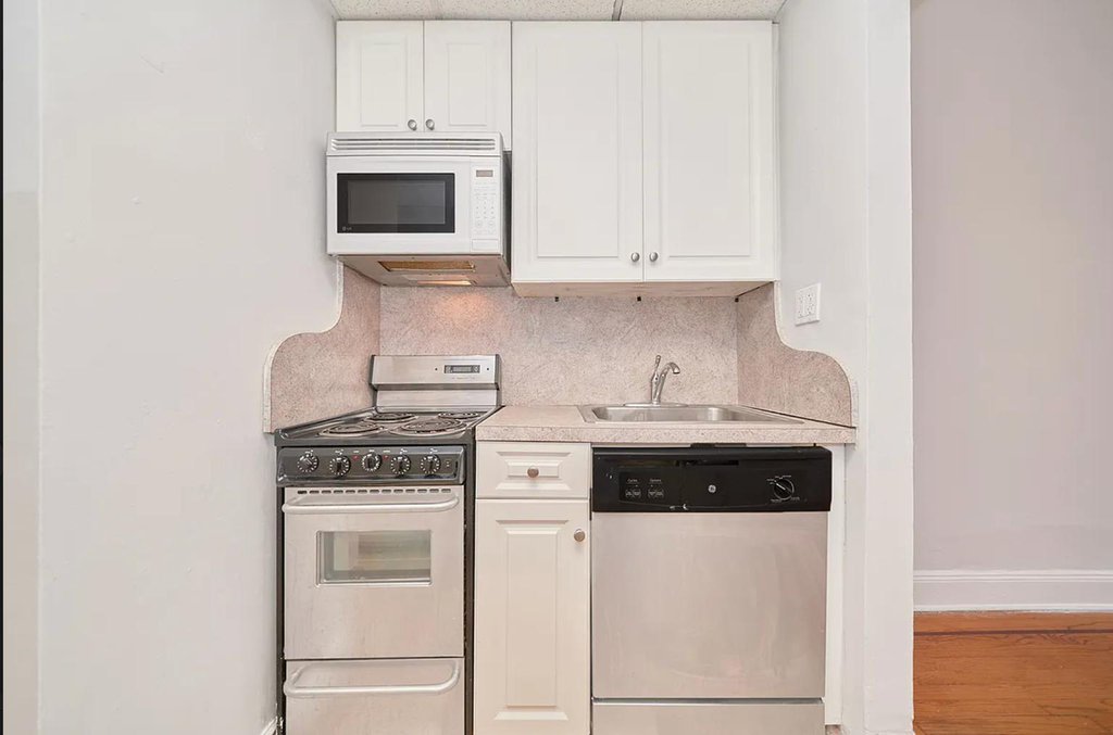331 West 43rd Street, Unit 4A photo 4