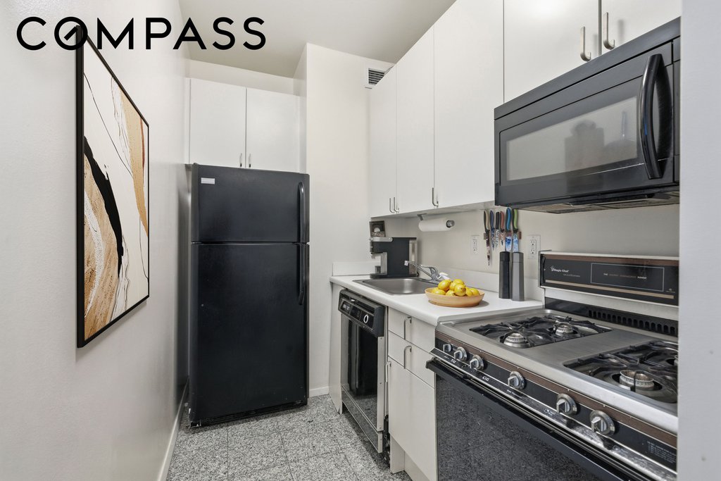 301 West 57th Street, Unit 24F photo 4