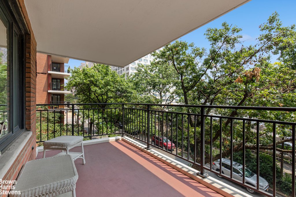 60 Sutton Place South, Unit 3DES photo 3