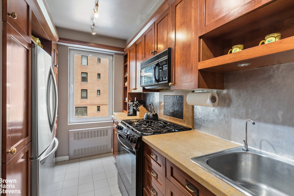 60 Sutton Place South, Unit 3DES photo 6