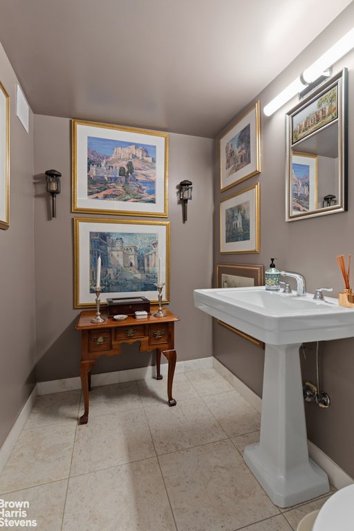 60 Sutton Place South, Unit 3DES photo 13