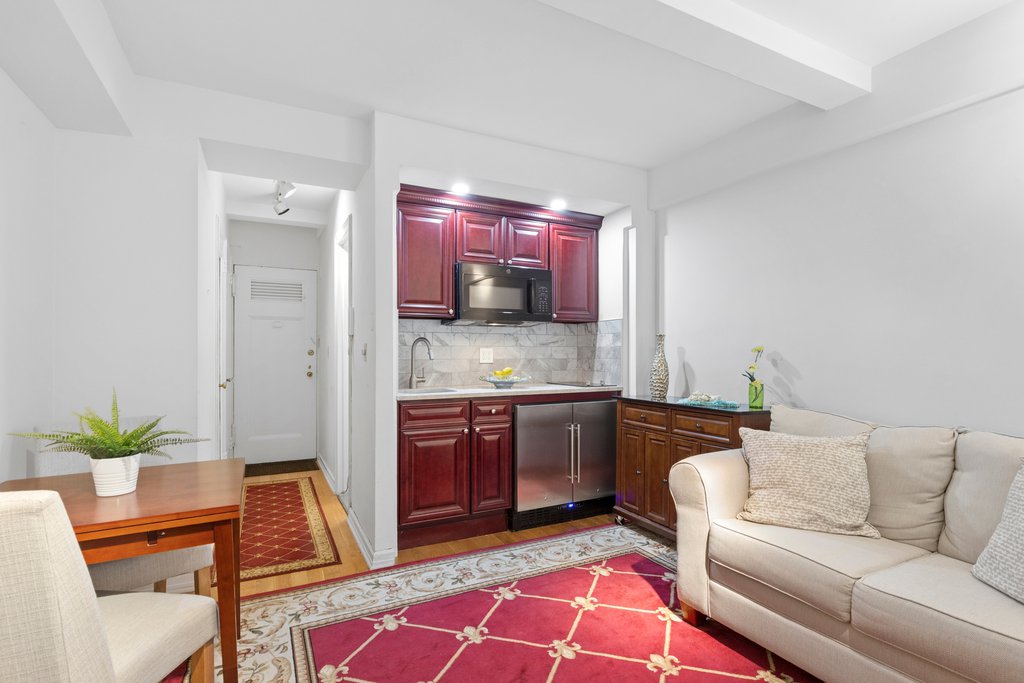 320 East 42nd Street, Unit 817 photo 5