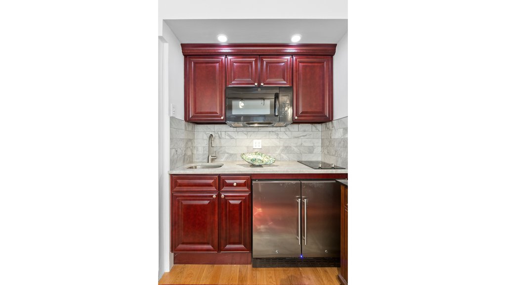 320 East 42nd Street, Unit 817 photo 6