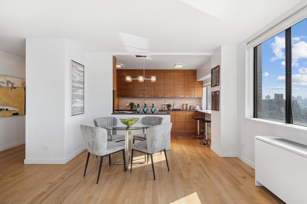 45 West 67th Street, Unit 22B