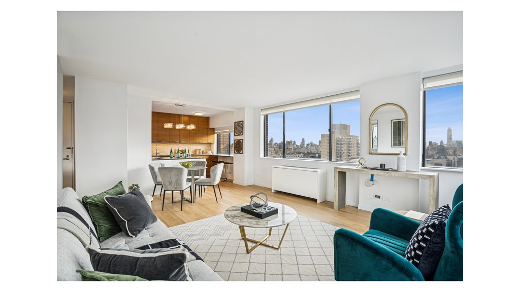 45 West 67th Street, Unit 22B photo 2