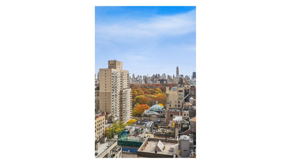 45 West 67th Street, Unit 22B photo 3