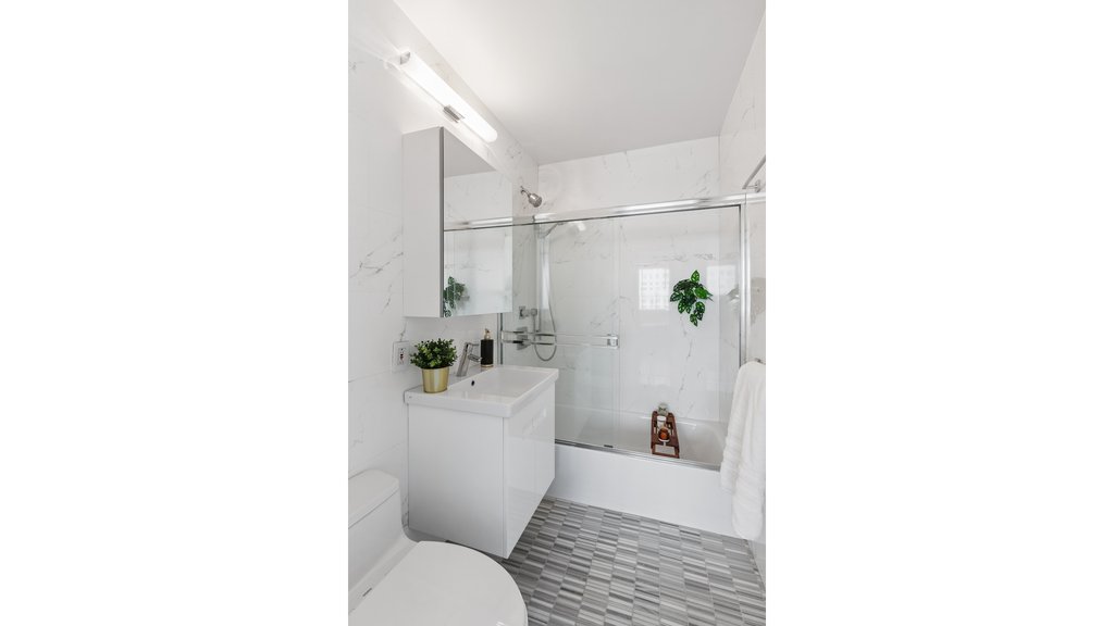 45 West 67th Street, Unit 22B photo 5