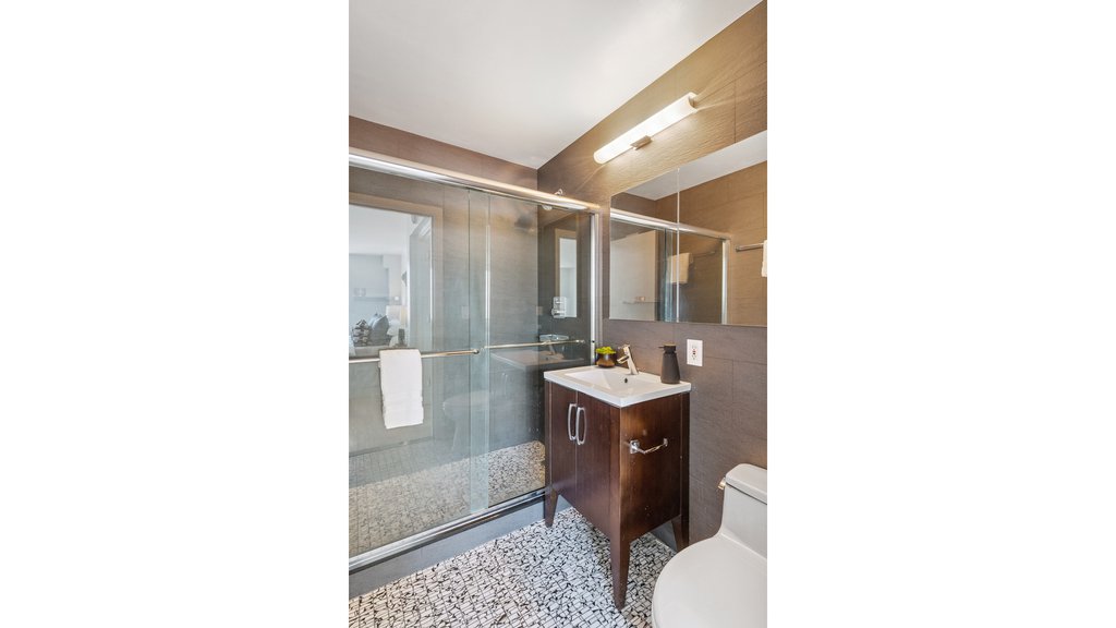 45 West 67th Street, Unit 22B photo 7