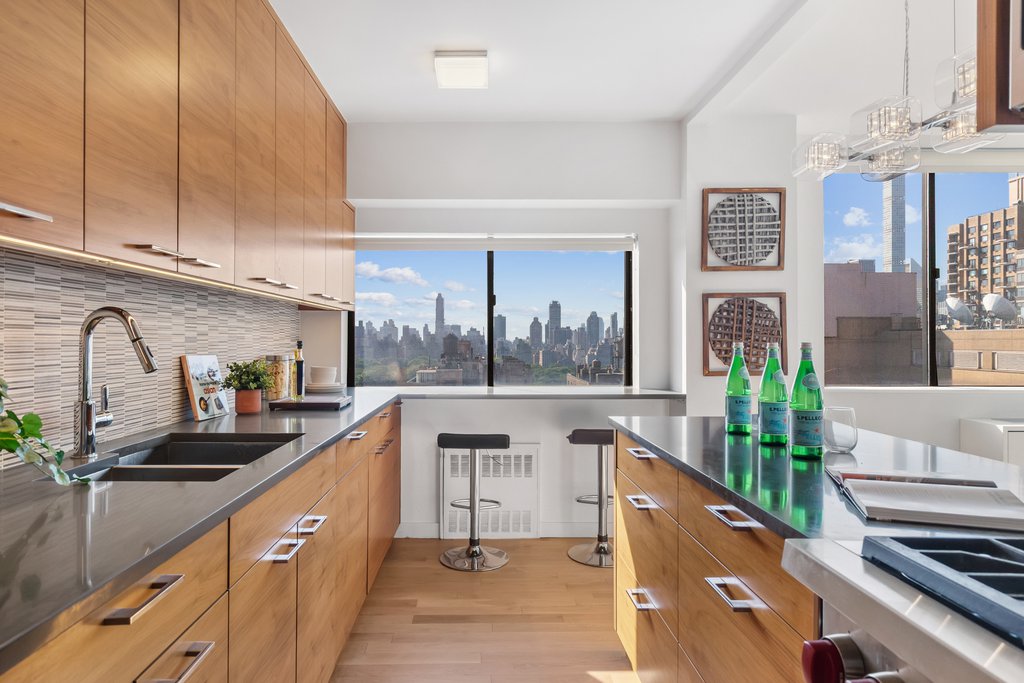 45 West 67th Street, Unit 22B photo 9