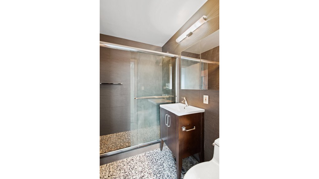 45 West 67th Street, Unit 22B photo 11