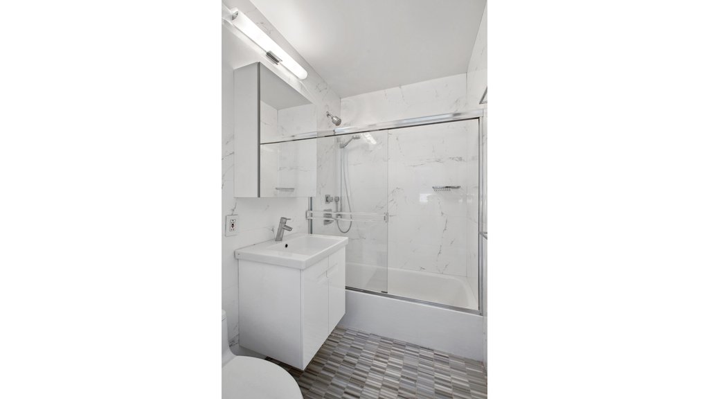45 West 67th Street, Unit 22B photo 17