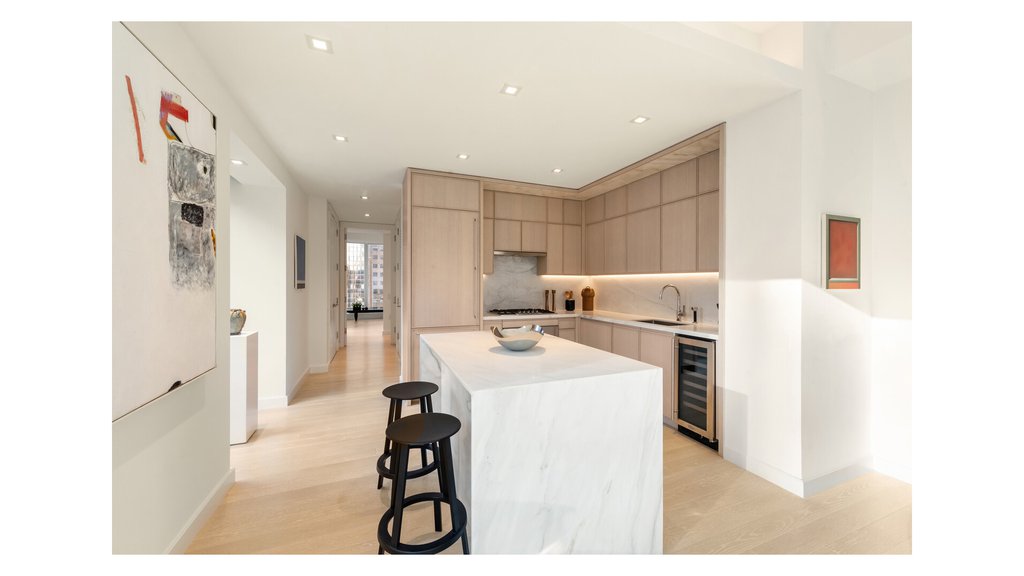 138 East 50th Street, Unit 30A photo 3
