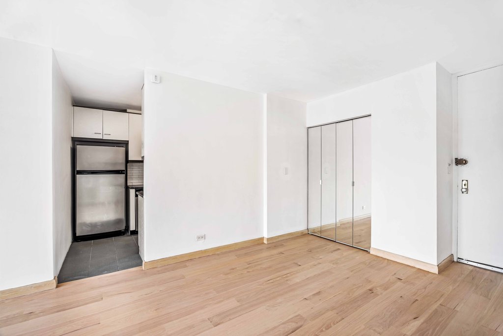 333 East 30th Street, Unit 20B photo 7