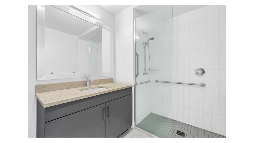 2319 Third Avenue, Unit 809 photo 4