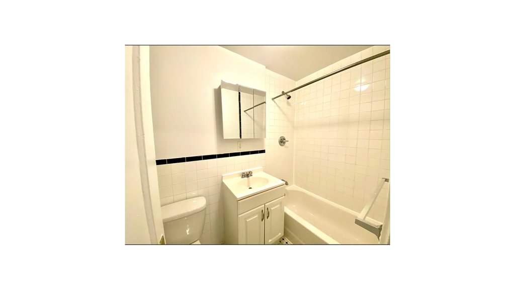 243 East 39th Street, Unit 4A photo 5