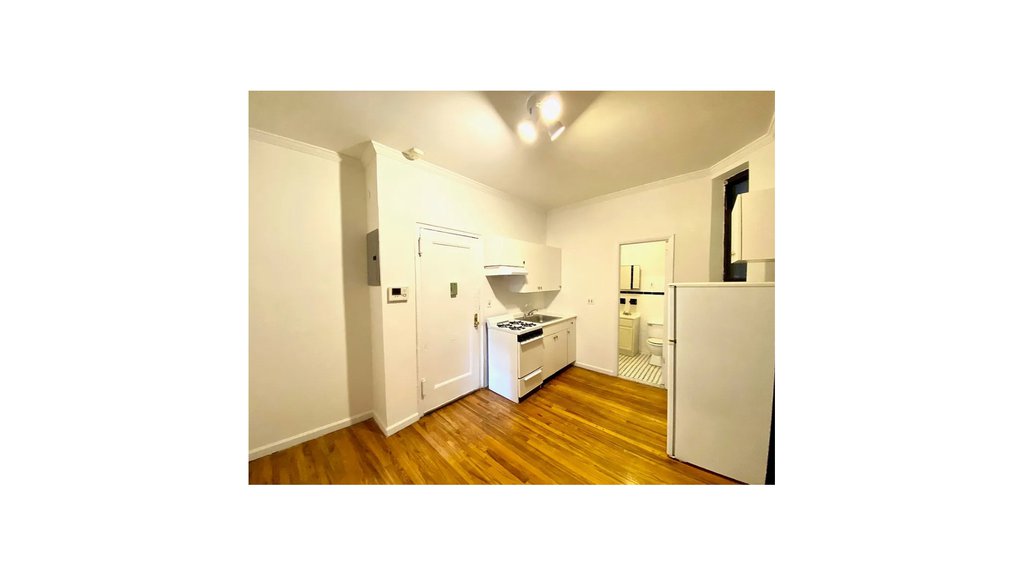 243 East 39th Street, Unit 1B photo 2