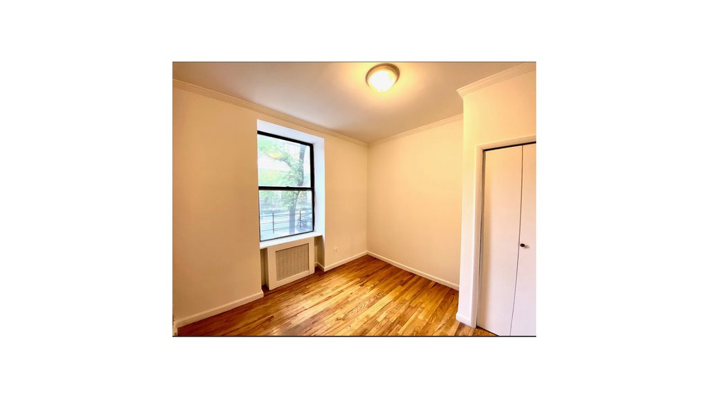 243 East 39th Street, Unit 1B photo 3