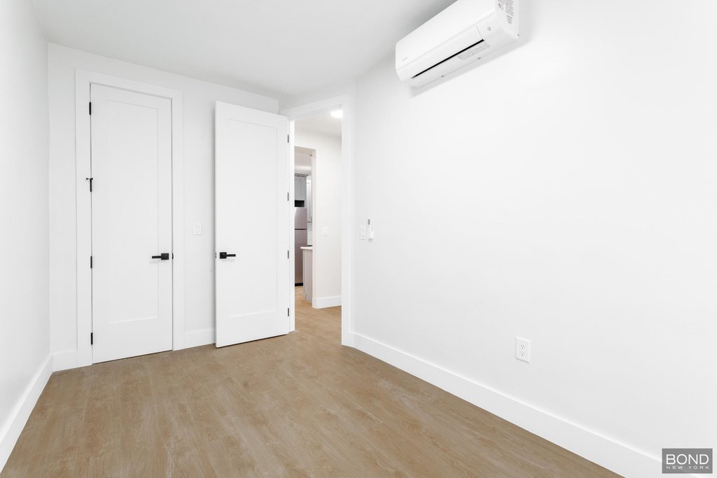 558 Empire Boulevard, Unit 1R