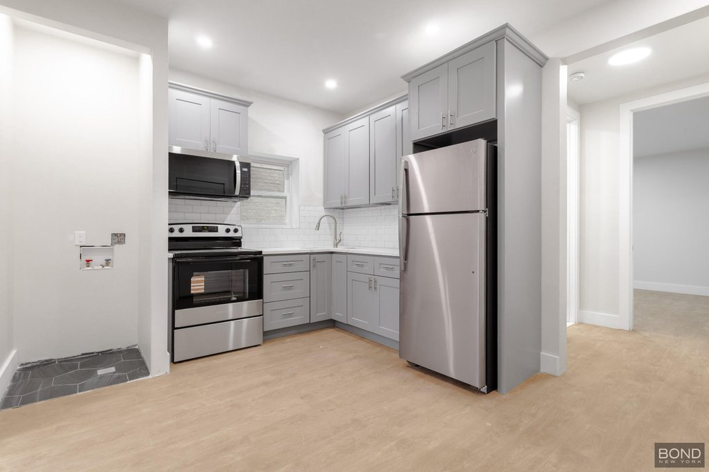 558 Empire Boulevard, Unit 1F